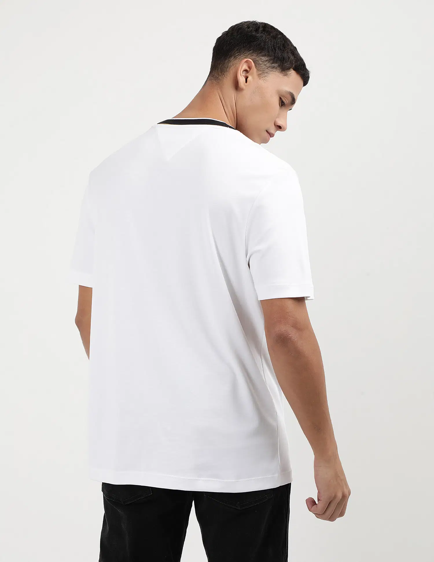 Hilfiger White Round Neck - Image 4